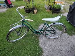 Early 1970s Schwinn 26" ladies bicycle, with a Sting-ray seat ...