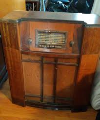 Antique-Silvertone-Console-Radio