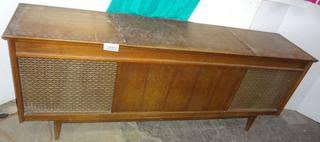 Vintage Sears SIlvertone Record Player Cabinet With AM/FM ...