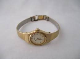 Pulsar Ladies Gold Toned Stainless Steel Bracelet Band Watch ...