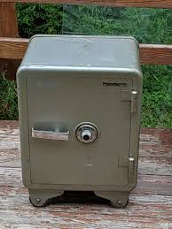 The tag on the upper left said Sentry. Bought at an estate ...