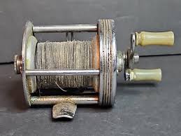 FISHING REEL Game Getter Model No. V-7325 Vintage Bait ...