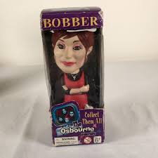 Vtg 2002 Bobbler La familia Osbourne SHARON con White Dog Rock Cultura pop - Etsy España