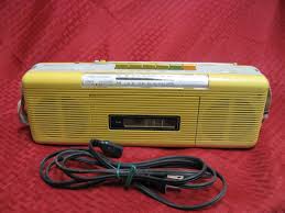 Vintage REALISTIC AM/FM Stereo Tape Player boombox SCR-34 14-752A off white | eBay