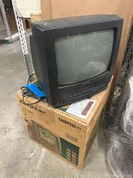 Quasar 13” Mono TV/2-Head Mono VCR Combination Auction | West Auctions