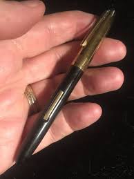Vintage Wearever Fountain Pen - Black Body - Gold Cap ...