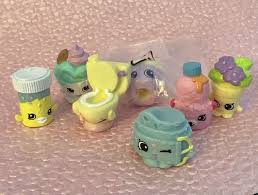 Shopkins Season 4 PETKINS Flushes Fish Queen Belt and ...