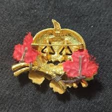 Vintage Avon Gold Tone Jack-o'-lantern Pumpkin Fall... | Depop