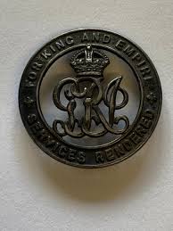 A SILVER WAR BADGE TO THE ESSEX REGIMENT. Coins, Medals & Stamps - Orders & Medals - Auctionet