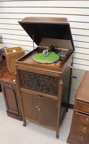 Sold at Auction: ANTIQUE EDISON DISC PHONOGRAPH