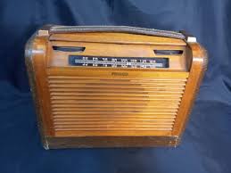 UNIQUE WOODEN PHILCO TUBE RADIO WITH ROLL TOP | EstateSales.org