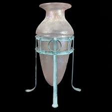 Silvestri Glass Vase sold at auction on 18th August | Bidsquare