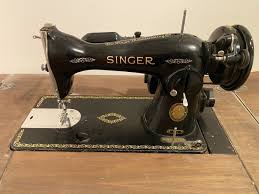 1950 Vintage SINGER 15-90 Sewing Machine In Hideaway Wood ...