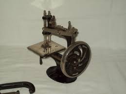 Early Child's Vintage Singer Sewing Machine ~ Comes With Original Table Clamp ! - Etsy