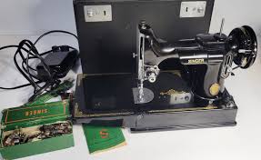 Vintage 1951 Portable Singer 221 Featherweight Sewing ...