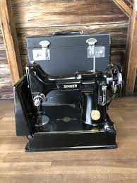 SINGER 221 Featherweight Portable Sewing Machine w/Case ...