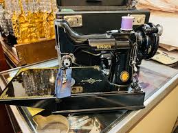 Singer Featherweight Sewing Machine — Garrett & Garrett ...