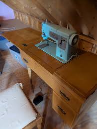 1960s Mint Green Singer Sewing machine and collapsible table ...