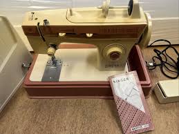 Singer Merritt 2404 Pink Sewing Machine W/Foot Pedal Hard ...