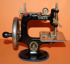 Vintage SINGER Sewhandy Child's Mini Sewing Machine Model 20 ...