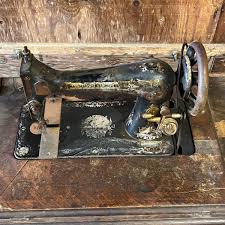 LOT 199G: Vintage / Antique Singer Sewing Machine with Treadle Table | EstateSales.org