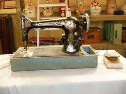 Singer Electric Sewing Machine - Assiter Auctioneers