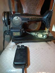 Vintage Pre-1930 Singer Sewing Machine With Foot Pedal And ...
