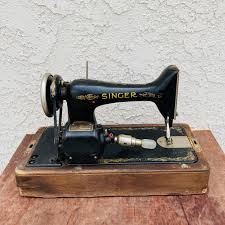 Antique 1920s Singer Sewing Machine With Case - Rustic ...