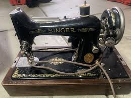 Singer Vintage Sewing Machine for Sale in Sacramento, CA ...