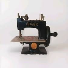 Vintage Singer Hand Crank Miniature Sewing Machine | eBay