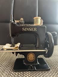VINTAGE =SINGER= 1950's=No20=CHILD'S SEWING MACHINE=w/out screw-NEEDLE+#04041 | eBay