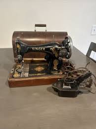 Vintage 1930's Singer Sewing Machine With Case Needs ...
