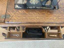 Vintage SINGER Sewing Machine Table & Sewing Machine | eBay