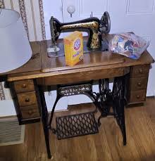 Antique Vintage Singer sewing machine in cabinet. Treadle ...