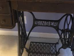 Antique Singer Treadle Sewing machine and Cabinet | EstateSales.org