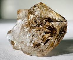 Pakistani yellow mud bone crystal 12 windowed rainbow backbone crystal raw stone ore chakra purification - Shop rainxpluie Items for Display - Pinkoi