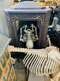 Lot 504: Halloween Carriage Hearse & Skeleton Pony, Life ...