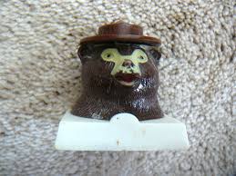 SMOKEY BEAR Vintage PLASTIC SNUFFIT WHITE MAGNETIC BASE ...