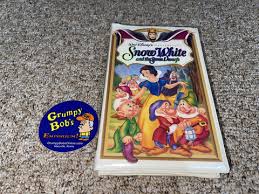 Snow White and the Seven Dwarfs (Walt Disney's Masterpiece ...