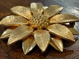 Sara Coventry Gold Tone Daisy Pin or Brooch 1970's - Etsy