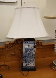 Lot - CHINESE TABLE LAMP