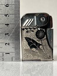 Vintage Mechanisches Wind-benzinfeuerzeug Der ...