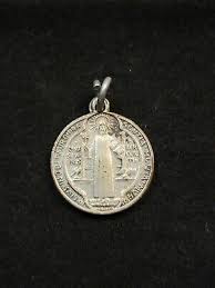 EIVS IN OBITV NRO PRA SENTIA MVNIAMVR ST BENEDICT ...