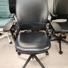 LIKE NEW!STEELCASE LEAP V2 BLACK ELMOSOFT ...