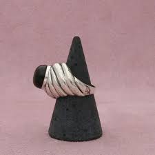 Sterling Silver Vintage Chunky Ribbed Onyx Dome Ring Size 7. For Sale at Ruby Lane