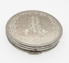 Marilyn Monroe Memorabilia Personal Sterling Silver Monogrammed Compact For Sale at 1stDibs | silver monroe, marilyn monroe items for sale, marilyn monroe memorabilia for sale