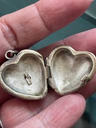 Bow Locket - Sterling Silver - Vintage – Vintage Paris Jewelry