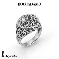 Signet ring with woodworking