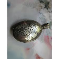 Vintage Sterling Silver Locket. For Sale at Ruby Lane