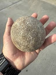 Round rock found in a field : r/whatsthisrock